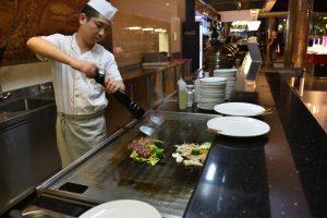 The whole buffet has a total length of 60 square meters and offers, apart from the Mongolian buffet, even a Chinese, Thai, Japanese and Vietnamese buffet with many ready-made dishes. © Zhou`s Five