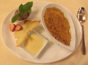 Super delicious: a dessert at the restaurant Zum Roten Bären in Freiburg im Breisgau. © 2017, Münzenberg Media, Photo: Stefan Pribnow