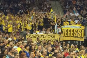 Fans of Oldenburg. © 2018, Münzenberg Medien, Foto: Stefan Pribnow