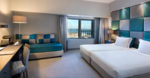 Looks of a room at the Tivoli Oriente Lisboa hotel with view of the Tagus. © Minor Hotels