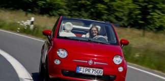 Small, strong, black and fits even in the smallest parking space – Test Driving and Parking with the „Fiat 500C“ in Munich