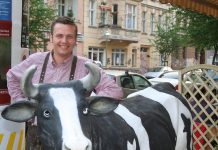 No Kangaroo, for sure, but certainly a cow outside – Austrian restaurant with a sense of humour along to the restrooms – Take a seat, lift up to alpine cuisine