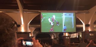 Three goals thanks to generous hosts and a working victory in the Estadio Ramón Sánchez Pizjuán – FC Bayern München just scrapes through in Seville