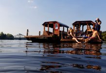 Our good luck with Huckleberrys Tour, their speedy raft with spacy cabin – afloat with Jim round Potsdam and on the Havel