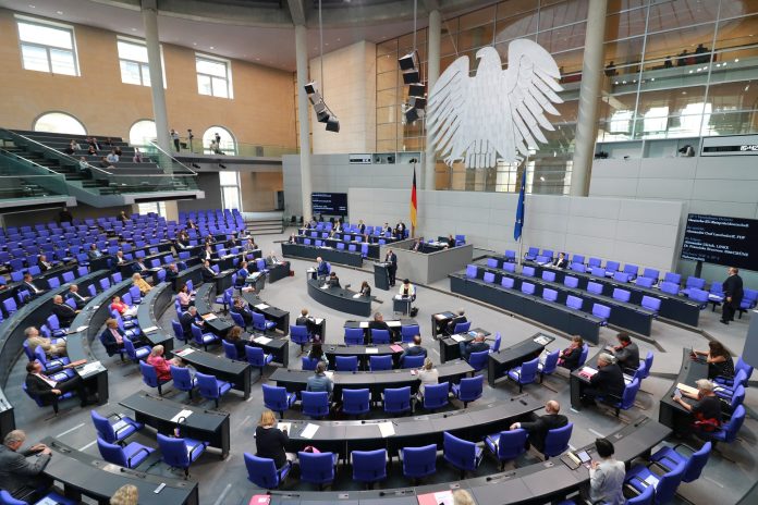 A view of the German Bundestag, held in the Reichstag in Berlin. Source: Pixabay, photo: simonschmid614