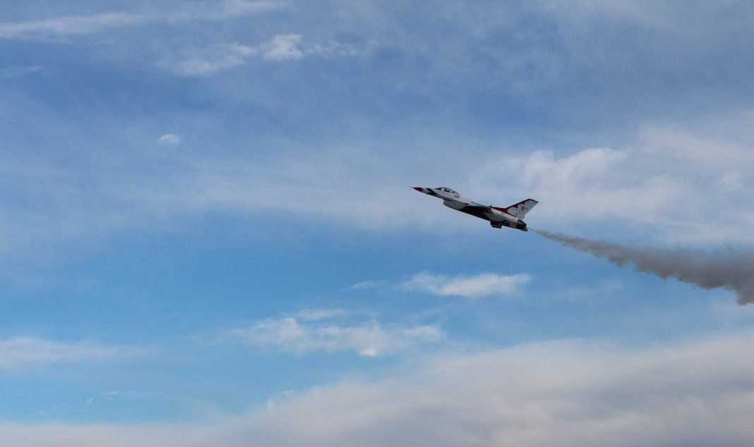 A USA warplane in the sky. Source: Pixabay, photo: MaxWaidhas