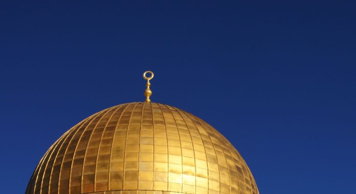 The dome of the Dome of the Rock in Jerusalem is a "holy" place for Islamists. Source: Pixabay