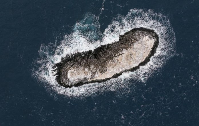 Island in the Weddell Sea. © Alfred Wegener Institute/ Christian Haas