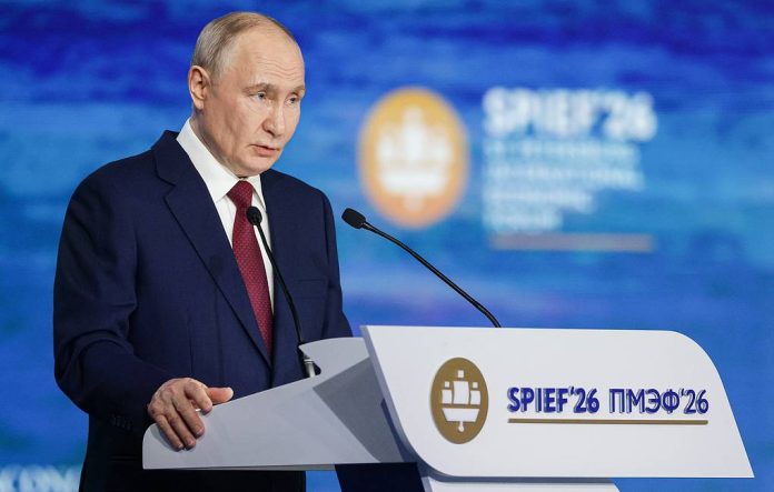Wladimir Putin auf dem Sankt Petersburger Wirtschaftsforum 2026. © Wladimir Smirnow / TASS, Ort und Datum der Aufnahme: St. Petersburg, 5.6.2026