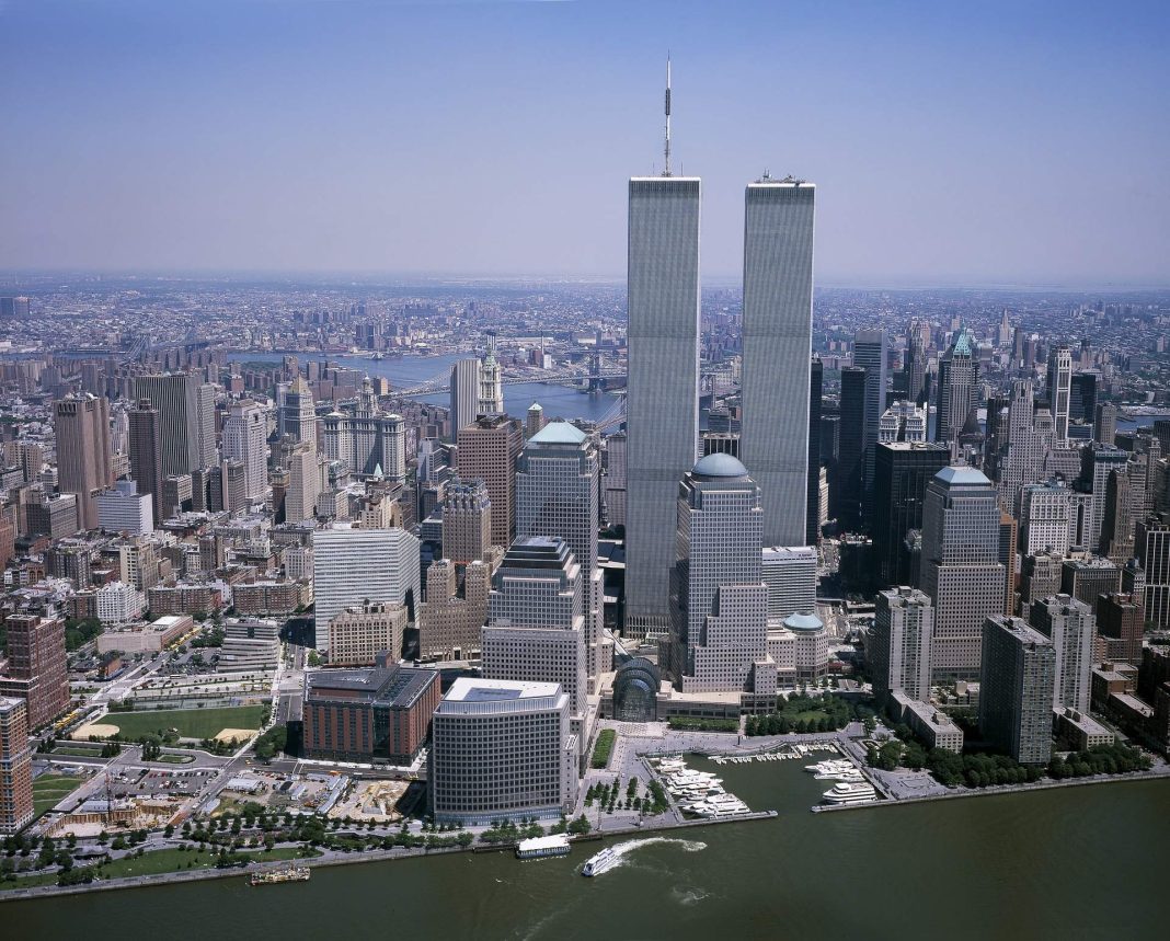 On 11 September 2001, the Twin Towers of the World Trade Centre (WTC) and WTC 7 collapsed completely. WTC 3 was completely destroyed by falling debris from the collapsing Twin Towers. WTC 4, which housed the world’s largest commodities futures exchange, WTC 5 and WTC 6 were so severely damaged that they were demolished. Source: Pixabay, photo: Gerd Altmann
